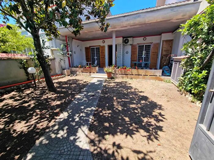 Casa trilocale in vendita in Via dei Lecci, Anzio