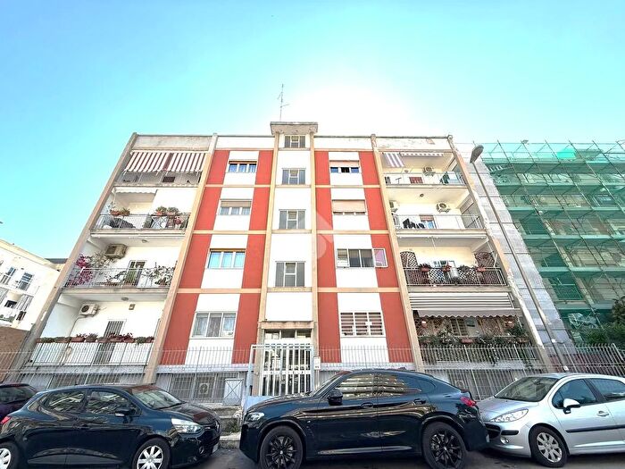 Appartamento trilocale in vendita in Via Monsignor Vincenzo Nicodemo, Bari