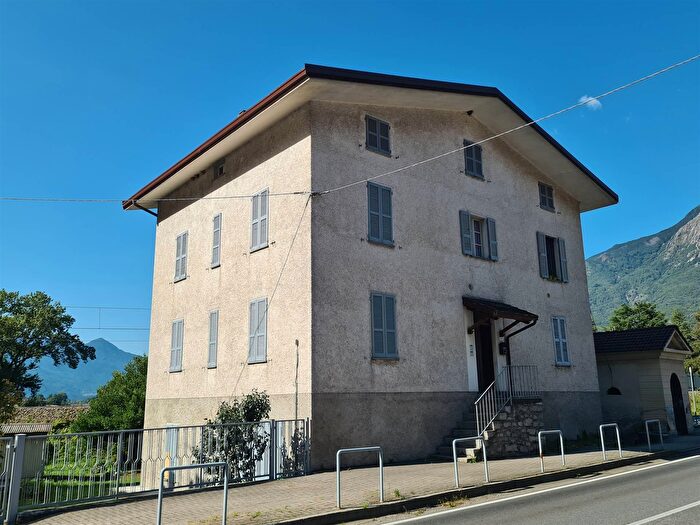 Appartamento quadrilocale in vendita in Via Nazionale, Novate Mezzola