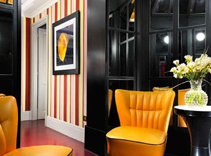 Appartamento con 6 locali in vendita in Via Sistina, Roma