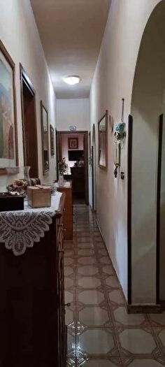 Appartamento con 6 locali in vendita in Via Ugo Foscolo, Palermo