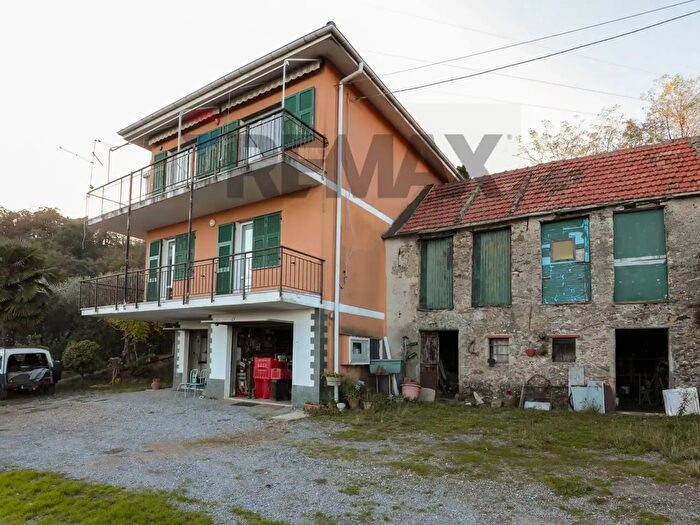 Appartamento con 6 locali in vendita in Via Livellato, Ceranesi