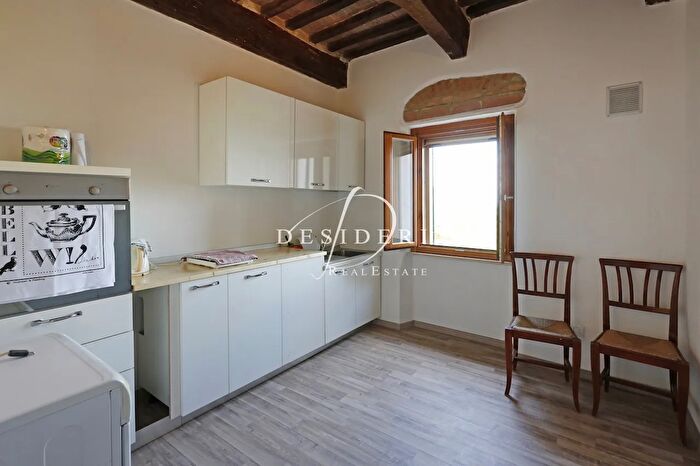 Appartamento quadrilocale in vendita in Via del Pretorio Cinigiano, Cinigiano