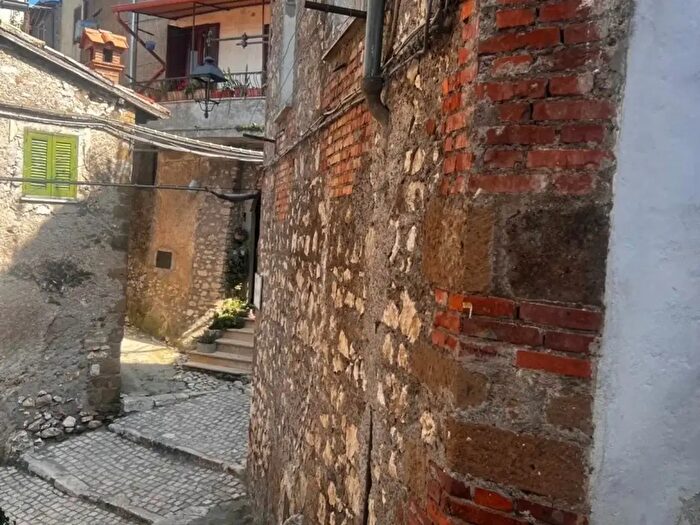 Casa con 7 locali in vendita in Via d'Alessandris, Artena