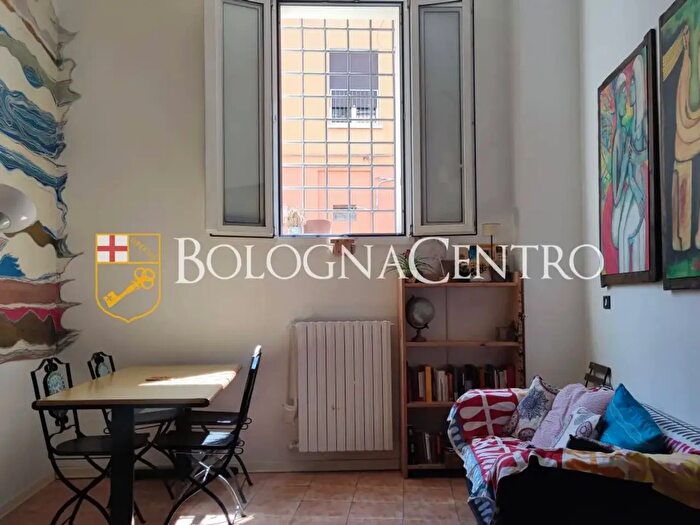 Appartamento bilocale in vendita in Via del Pratello, Bologna