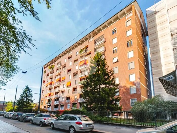 Appartamento con 5 locali in vendita in Via Mac Mahon, Milano