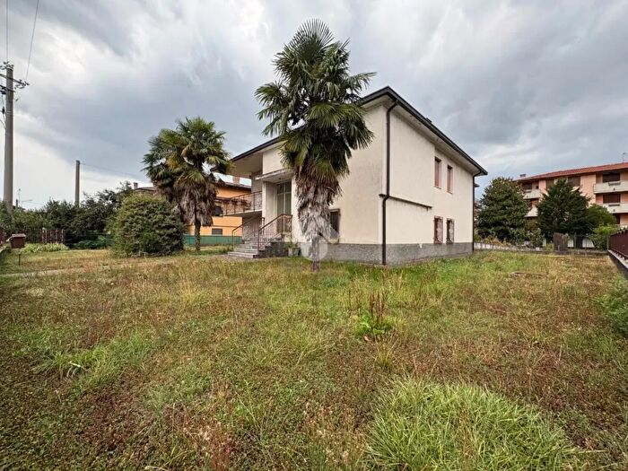 Casa quadrilocale in vendita in Via l Brasi, Albano Sant'Alessandro