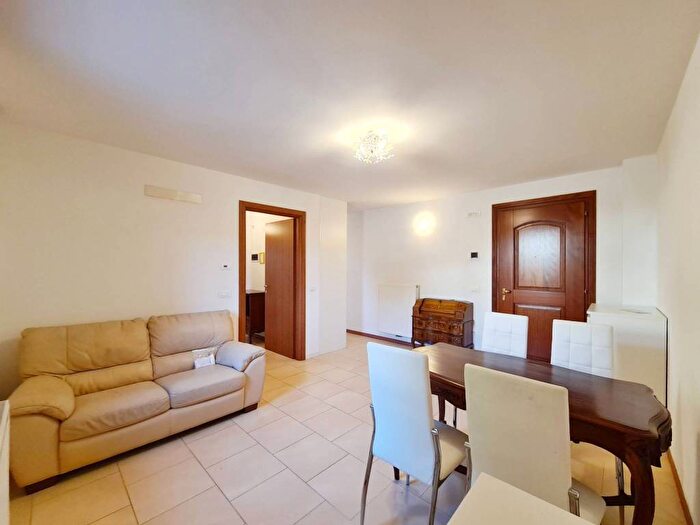 Appartamento trilocale in affitto in Via Cividale, Udine