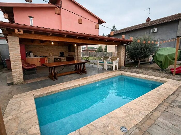 Casa con 7 locali in vendita in Via Tagliata, Alessandria