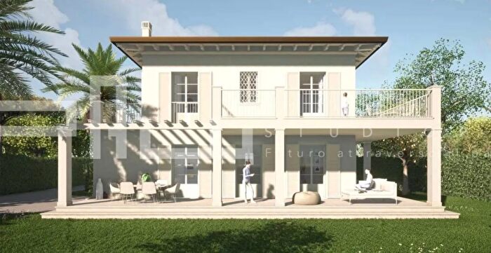 Casa bilocale in vendita in Via Ammiraglio Morin a, Forte Dei Marmi