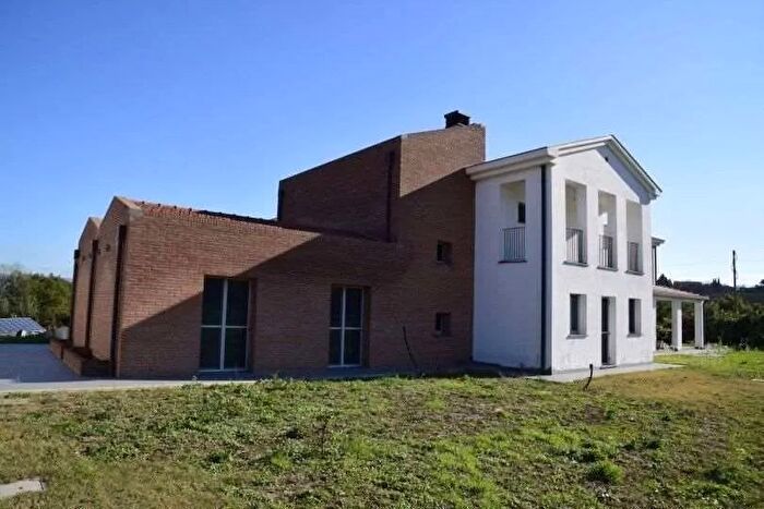 Casa con 10 locali in vendita in Collestrada, Perugia