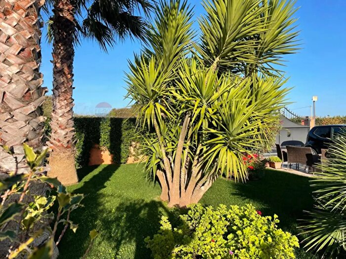 Casa con 8 locali in vendita in Ragusa