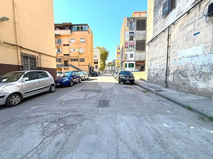 Appartamento bilocale in vendita in Via della Stadera, Napoli