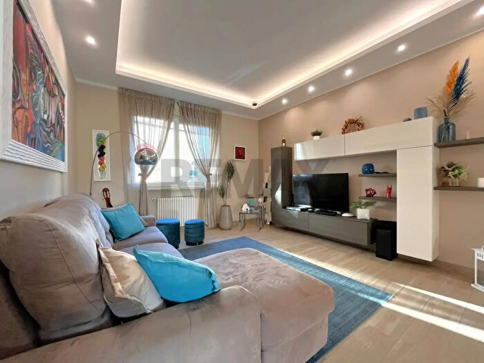 Appartamento quadrilocale in vendita in Via San Giacomo dei Capri, Napoli