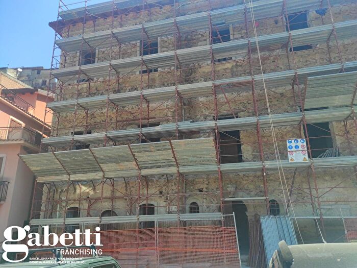 Appartamento con 5 locali in vendita in Via Roma, Sinagra