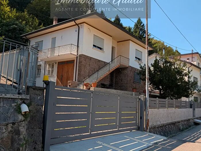 Casa con 5 locali in vendita in Vittorio Veneto