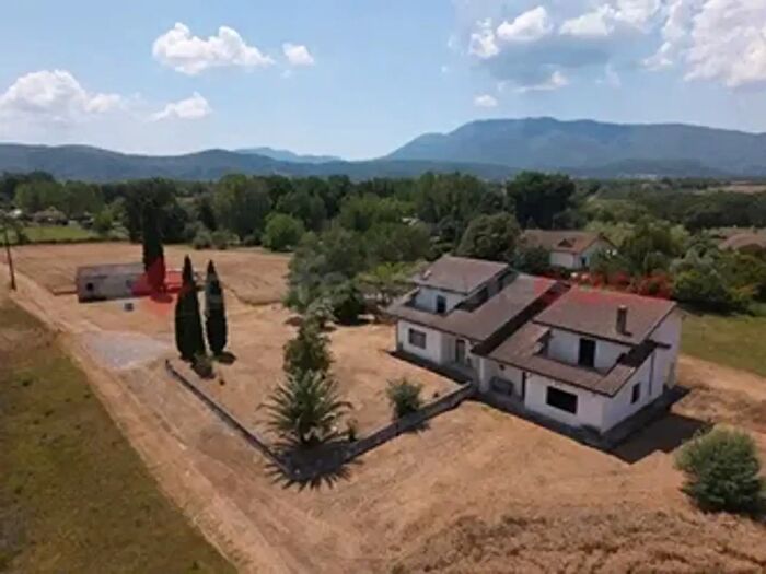 Casa con 7 locali in vendita in Via Valle Cianterra Snc, Ceprano
