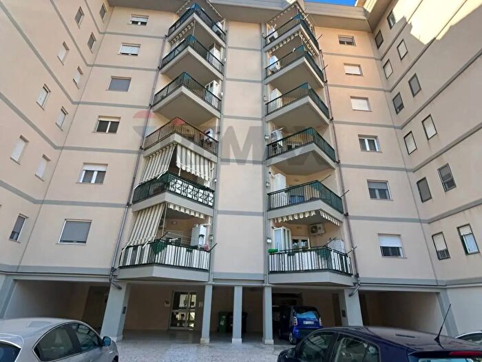 Appartamento con 7 locali in vendita in Via Romita, Caltanissetta