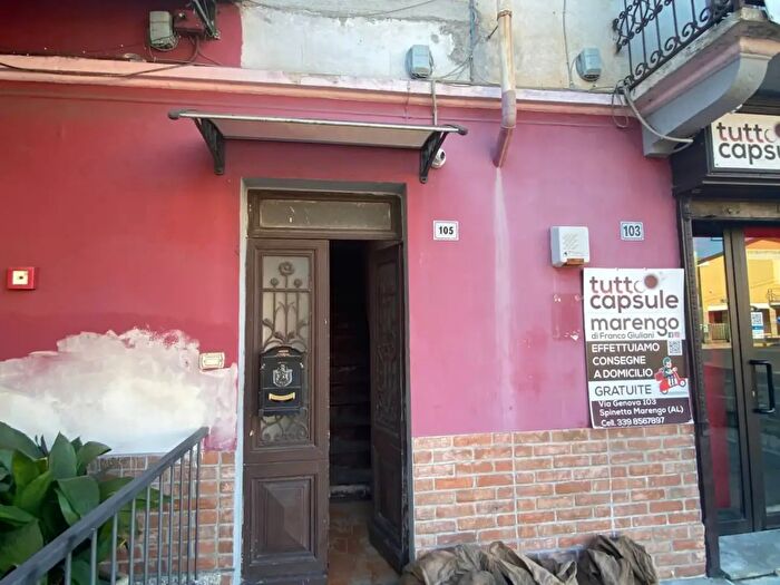 Appartamento trilocale in vendita in Via Genova, Alessandria