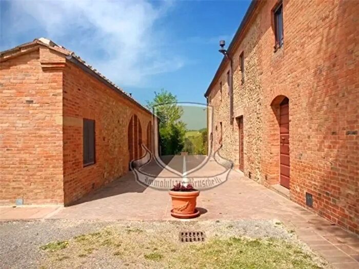 Casa con 7 locali in vendita in Castelnuovo Berardenga