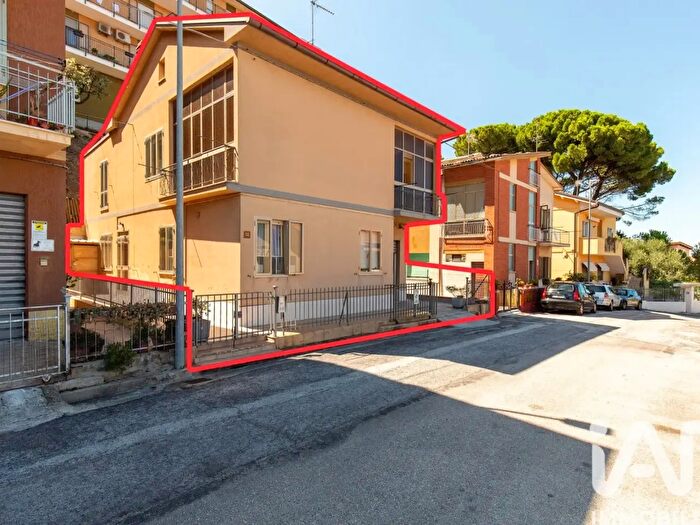 Casa con 8 locali in vendita in Via Romagna, Sant'Elpidio A Mare
