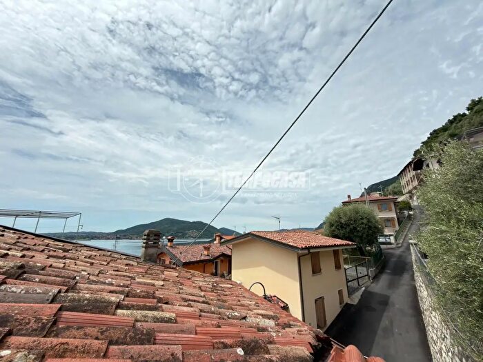 Appartamento bilocale in vendita in Via Santa Lucia, Predore