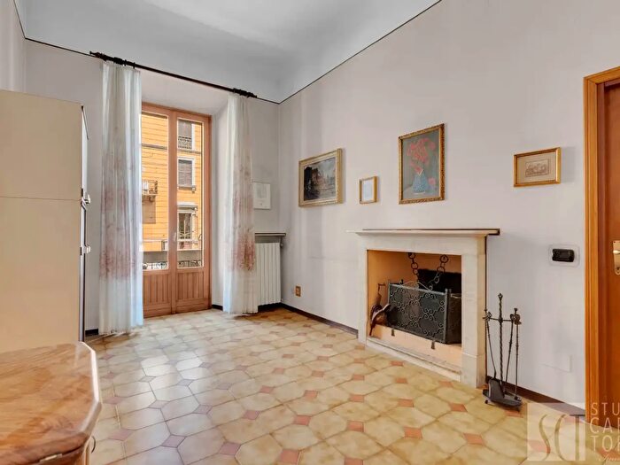 Appartamento quadrilocale in vendita in Via Vigevano, Milano