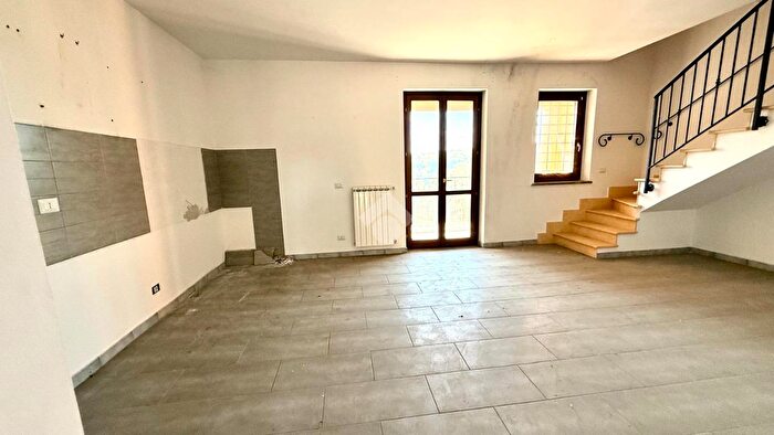 Casa quadrilocale in vendita in Via Paluzzi, Capena