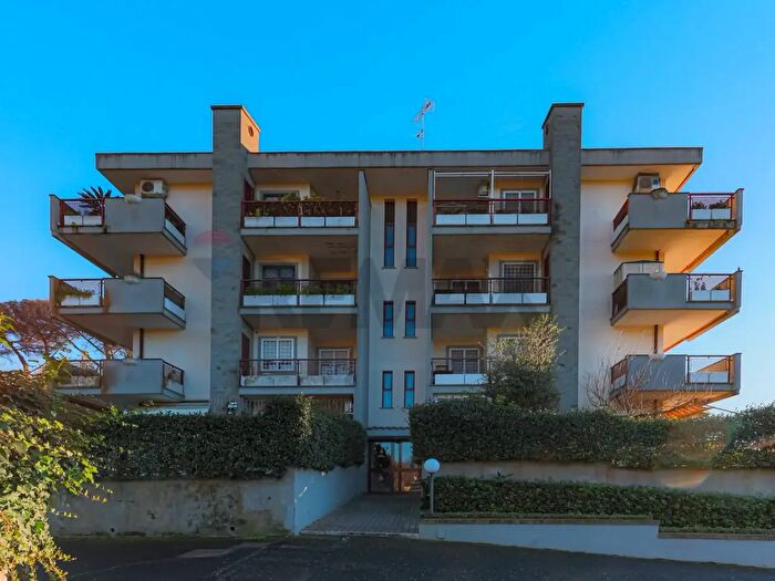 Appartamento trilocale in vendita in Via di Casalotti, Roma