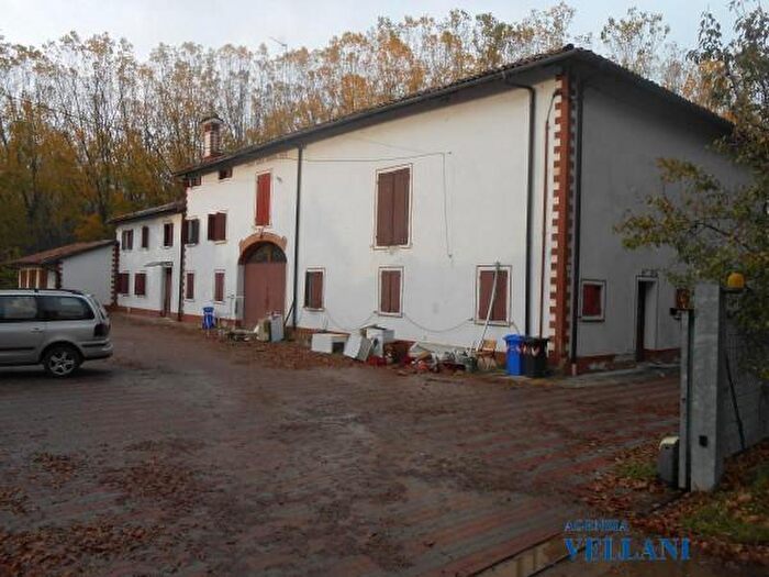 Casa con 6 locali in vendita in Carpi
