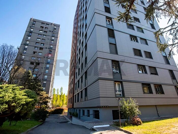 Appartamento quadrilocale in vendita in Via Gatti, Milano