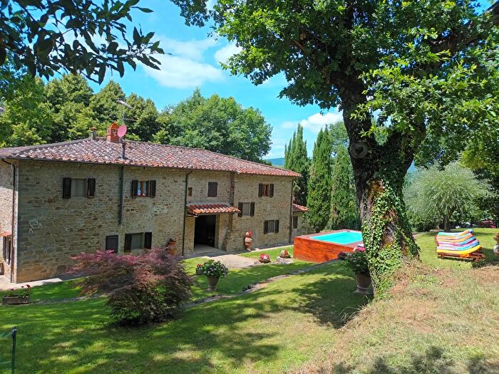 Casa con 10 locali in vendita in Via Torello da Strada, Greve In Chianti