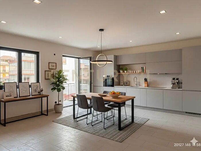 Appartamento trilocale in vendita in Via Aldo Moro, Aci Catena