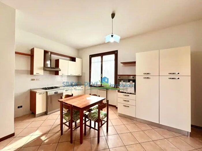 Appartamento con 6 locali in vendita in Via Luciano Manara, Monsummano Terme