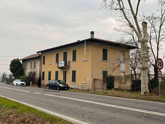 Casa con 6 locali in vendita in Via Milano, Baranzate