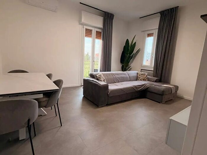 Appartamento trilocale in vendita in Via Scapinelli, Modena