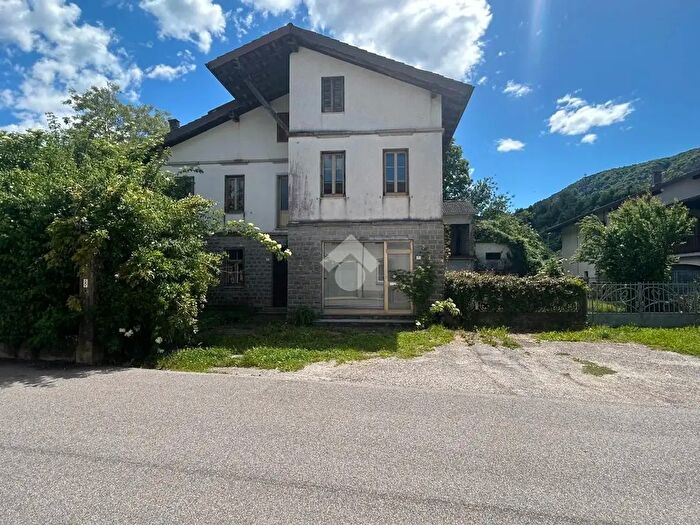 Casa quadrilocale in vendita in Via a Diaz, Villa Santina