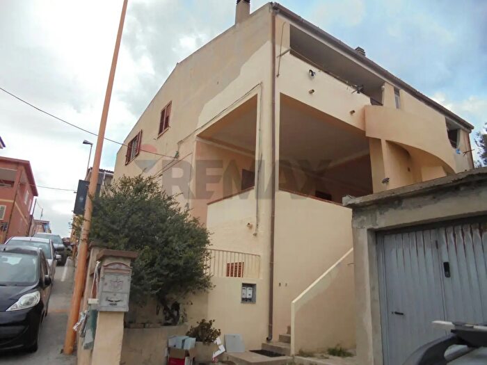 Appartamento trilocale in vendita in Via G Cesaraccio, La Maddalena