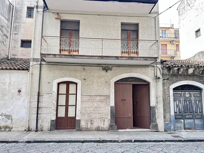 Casa con 20 locali in vendita in Via Circumvallazione, Paterno'