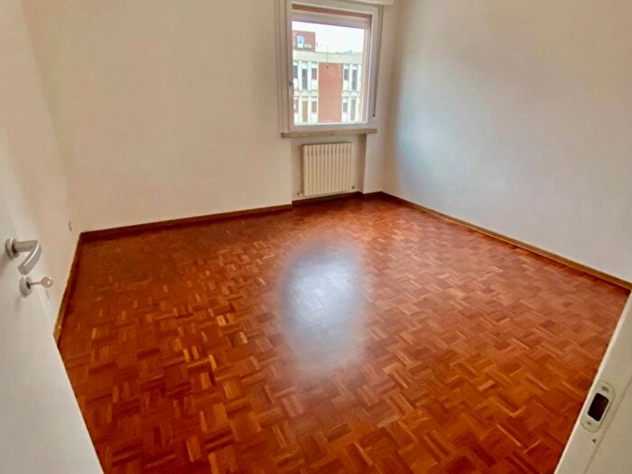 Appartamento quadrilocale in affitto in Via Carlo Sigonio, Viali, Modena