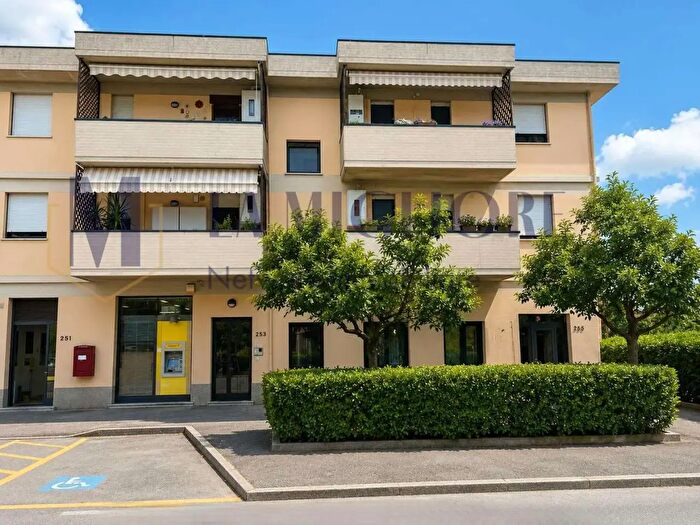Appartamento con 5 locali in vendita in Via Montalese, Prato
