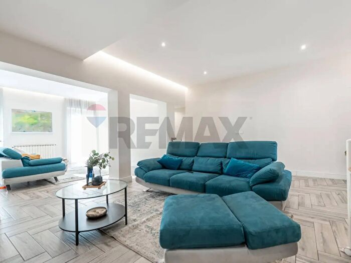 Casa con 5 locali in vendita in Via Santa Maria dei Monti, Mascalucia