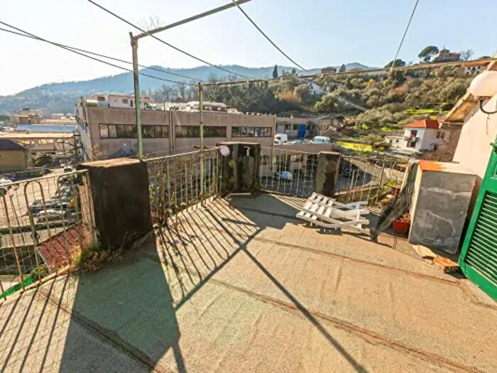 Appartamento quadrilocale in vendita in Via Geirato, Genova