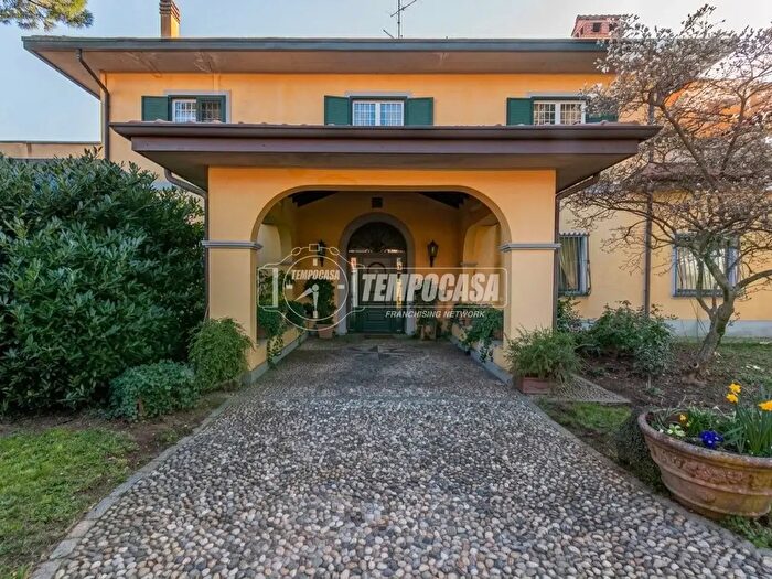 Casa con 5 locali in vendita in Via Milano, Cardano Al Campo