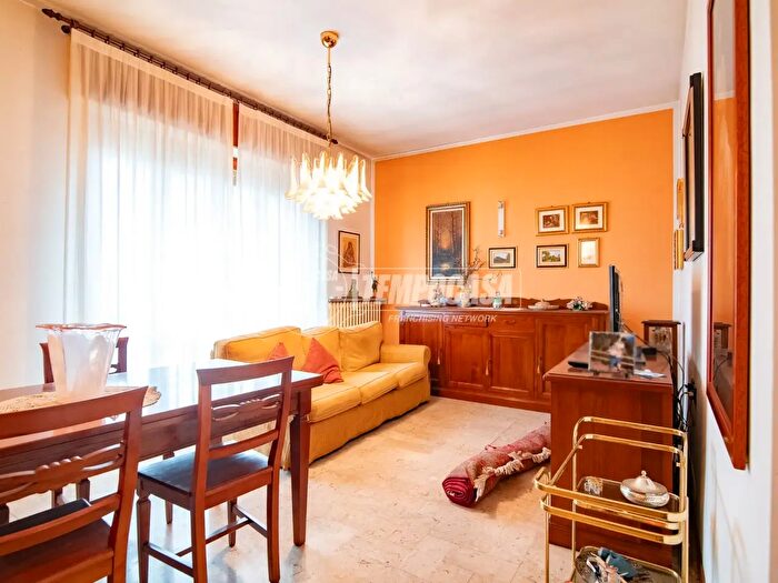 Appartamento trilocale in vendita in Via Abate Crippa, Treviglio