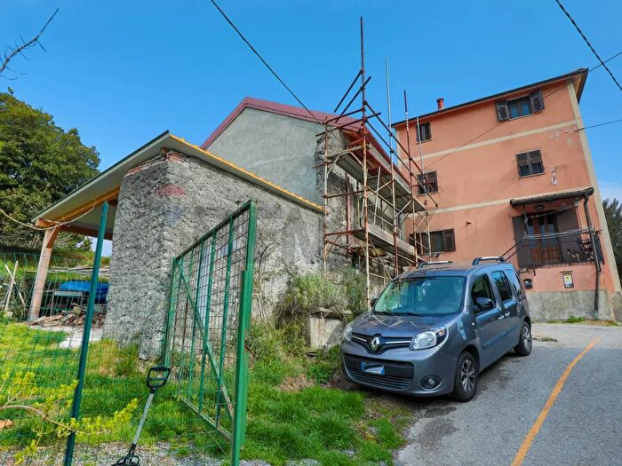 Casa con 5 locali in vendita in Via Cavanna, Mignanego