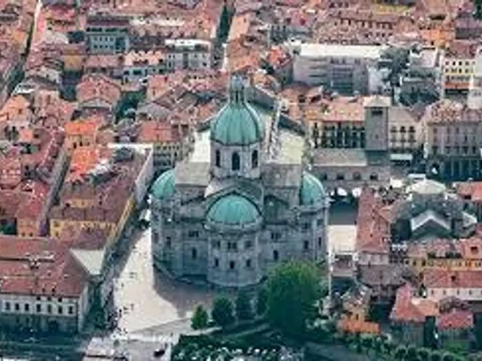 Casa quadrilocale in vendita in Como