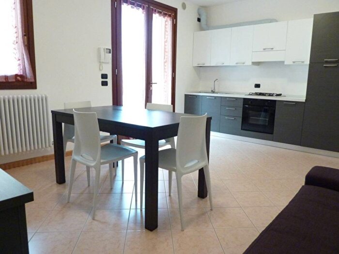 Appartamento bilocale in affitto in Via Corazzin, Centro, Arcade