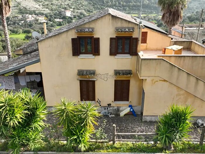 Casa quadrilocale in vendita in Via Passogatta, Modica