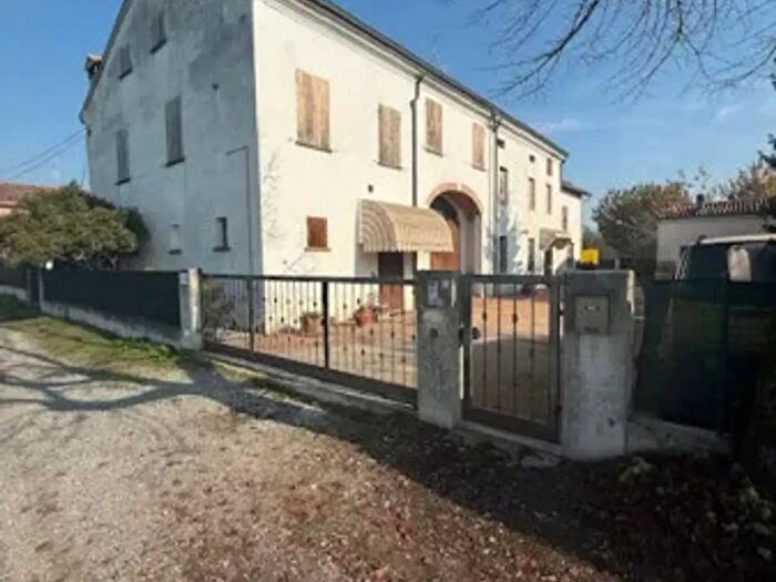 Appartamento con 6 locali in vendita in Viottolo Ex Scuole, Gualtieri